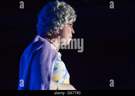 Lincoln, Kalifornien, USA. 13. April 2013. Vicki Lawarence als Momma führt im Thunder Valley Casino Resort in Lincoln, Kalifornien auf Arpil 13, 2013 Stockfoto