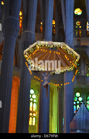 Im Inneren der Sagrada Familia, Gaudí Dom, Barcelona. Stockfoto