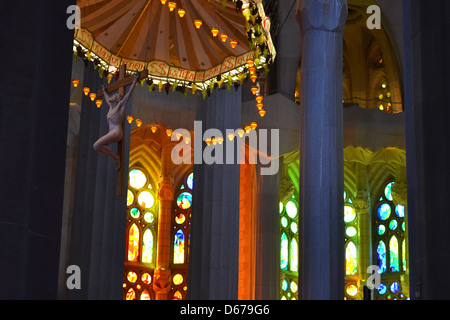 Im Inneren der Sagrada Familia, Gaudí Dom, Barcelona. Stockfoto