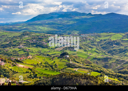 Blick vom Berg Titano am italienischen Nachbarschaft. Horizontalen Schuss Stockfoto