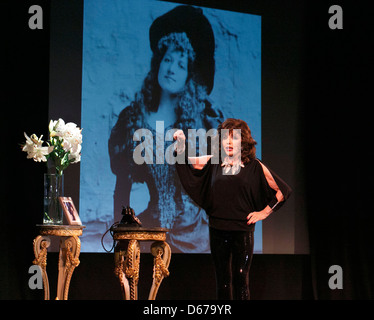 EINE Nacht mit JOAN mit Joan Collins am Leicester Square Theatre, London WC2 aus 04.12.2013 Stockfoto