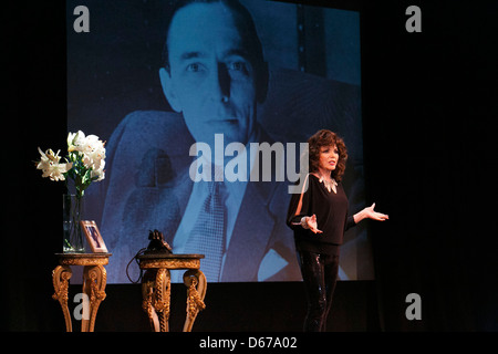 EINE Nacht mit JOAN mit Joan Collins am Leicester Square Theatre, London WC2 aus 04.12.2013 Stockfoto