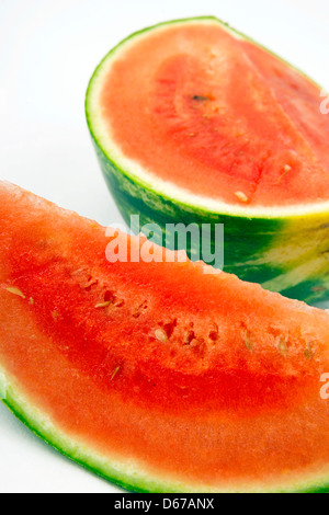 Reife rote Früchte Wassermelone geschnitten Verlegung verzehrfertige Stockfoto