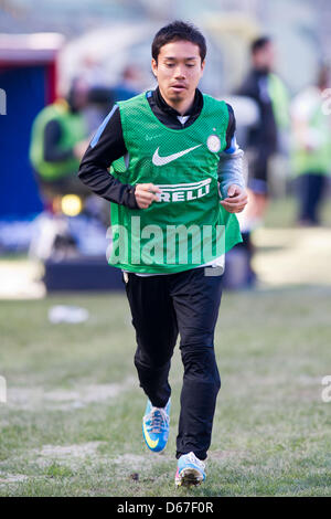 Yuto Nagatomo (Inter), 14. April 2013 - Fußball / Fußball: Yuto Nagatomo von Inter erwärmt sich während des Spiels italienische "Serie A" zwischen Cagliari 2: 0 Inter Mailand im Stadio Nereo Rocco in Triest, Italien. (Foto von Enrico Calderoni/AFLO SPORT) Stockfoto