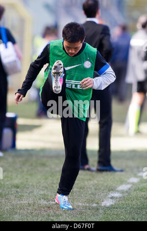 Yuto Nagatomo (Inter), 14. April 2013 - Fußball / Fußball: Yuto Nagatomo von Inter erwärmt sich während des Spiels italienische "Serie A" zwischen Cagliari 2: 0 Inter Mailand im Stadio Nereo Rocco in Triest, Italien. (Foto von Enrico Calderoni/AFLO SPORT) Stockfoto