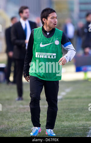 Yuto Nagatomo (Inter), 14. April 2013 - Fußball / Fußball: Yuto Nagatomo von Inter erwärmt sich während des Spiels italienische "Serie A" zwischen Cagliari 2: 0 Inter Mailand im Stadio Nereo Rocco in Triest, Italien. (Foto von Enrico Calderoni/AFLO SPORT) Stockfoto