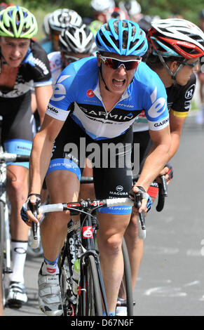 Fabian Wegmann Vom Team Garmin-Barracuda führt das Straßenrennen der deutschen Radsport-Turnier in Grimma, Deutschland, 24. Juni 2012. Foto: HENDRIK SCHMIDT Stockfoto