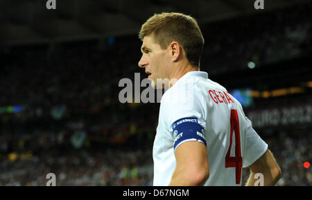 Englands Steven Gerrard während der UEFA EURO 2012 Viertelfinale Fußball match England Vs Italien im NSC Olimpijskij Olympiastadion in Kiew, Ukraine, 24. Juni 2012. Foto: Thomas Eisenhuth Dpa (siehe Kapitel 7 und 8 der http://dpaq.de/Ziovh für die UEFA Euro 2012 Geschäftsbedingungen &) Stockfoto