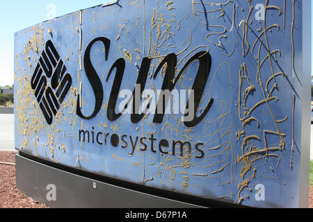 Die alten Firmenschild von Sun Microsystems in Menlo Park, USA, 10. Juni 2012. die ehemalige Sonne verkaufte Hauptsitz von Oracle an Facebook Verkauft. Foto: Christoph Dernbach Stockfoto