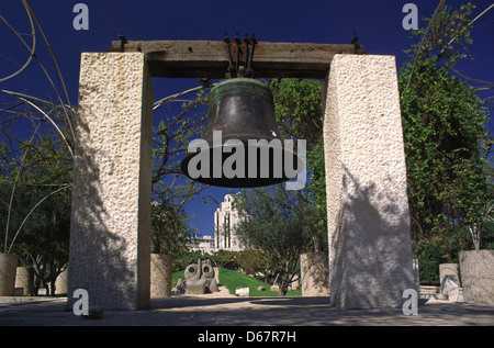 Eine Nachbildung der Freiheitsglocke in The Liberty Bell Gardens in West-Jerusalem Israel Stockfoto