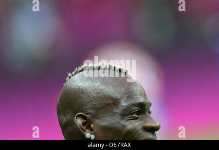 Italiens Mario Balotelli während einer Trainingseinheit der italienischen Fußball-Nationalmannschaft im Nationalstadion in Warschau, Polen, 27. Juni 2012. Foto: Marcus Brandt Dpa (siehe Kapitel 7 und 8 der http://dpaq.de/Ziovh für die UEFA Euro 2012 Geschäftsbedingungen &) Stockfoto