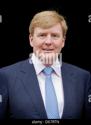 Niederländischen Kronprinzen Willem-Alexander verlassen nach der Eröffnung der Ausstellung "König Louis Napoleon & seiner königlichen Palast auf dem Dam" an das königliche Palais in Amsterdam, The Netherlands, 28. Juni 2012. Foto: Patrick van Katwijk / Niederlande, Stockfoto