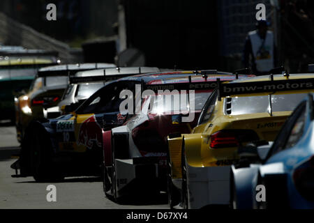 HANDOUT - zeigt ein Handout-Bild von Jürgen Hahn Rennwagen während der Qualifikation für das fünfte Rennen der Deutschen Tourenwagen Masters (DTM) am Norisring in Nürnberg, 30. Juni 2012. Foto: Jürgen Hahn / HANDOUT redaktionelle Nutzung nur Stockfoto