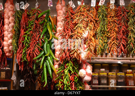 Gewürz-Stall, Lebensmittel Markt La Boqueria, Barcelona. Stockfoto