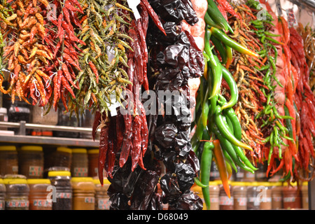 Gewürz-Stall, Lebensmittel Markt La Boqueria, Barcelona. Stockfoto