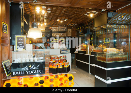 Günesli Bahce Sokak, Etabal Verkauft Honig, Kadiköy, Istanbul, Ägypten Stockfoto