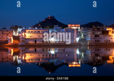Pushkar-See in der Nacht. Rajasthan. Indien Stockfoto