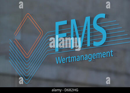 Datei - ein Datei-Foto vom 29. Oktober 2011 zeigt das Logo der FMS Wertmanagement, die sogenannte bad Bank von der verstaatlichten Hypo Real Estate (HRE), am Hauptsitz des Unternehmens in München. Der 2011 jährliche Bilanz-Pressekonferenz am 3. Juli 2012 enthüllt Lossses laufen in die Milliarden.  Foto: Andreas Gebert Stockfoto