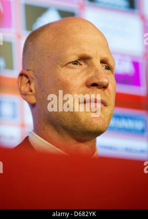 FC Bayern neuer Sportdirektor Matthias Sammer steht im Rahmen einer Pressekonferenz für seine Einführung in München, 3. Juli 2012. Nach zwei Spielzeiten ohne Titel, Sammer hat die Herausforderung der Einnahme wieder die Meisterschaft von zweifacher Meister Borussia Dortmund. Foto: MARC Müller Stockfoto