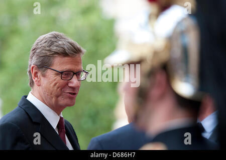 Außenminister Guido Westerwelle (FDP) Kommt bin Freitag (06.07.2012) in Paris Zur Mitkommentator Syrienkonferenz. Eine der Konferenz Nehmen responsable von Rund 100 Staaten Teil um Über Das Weitere Vorgehen in der Syrien-begreifbar Zu Beraten. Foto: Marc Tirl Dpa +++(c) Dpa - Bildfunk +++ Stockfoto