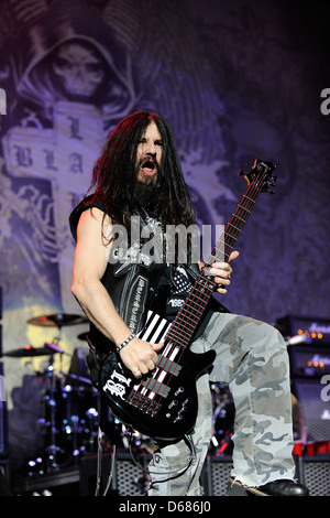 John "JD" DeServio Black Label Society führt auf der Bühne das Air Canada Centre wie Judas Priest EPITAPH Tour zu unterstützen. Stockfoto