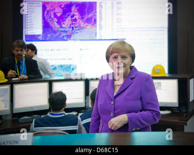 Deutsche Bundeskanzlerin Angela Merkel (CDU) besucht das Tsunami-Warnzentrum in Jakarta, Indonesien, 11. Juli 2012. Dies ist das erste Mal, dass Merkel als Bundeskanzlerin Indonesien besucht. Foto: Soeren Stache Stockfoto