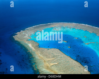 Australien, Queensland, Great Barrier Reef, Luftaufnahme von Boult Riff, eine Koralleninsel der Bunker-Gruppe Stockfoto