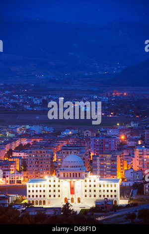 Europa, Albanien, Berat, Universität von Berat, Nachtansicht, UNESCO-Weltkulturerbe Stockfoto