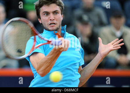 Frankreichs Gilles Simon spielt gegen Deutschlands Haas beim ATP World Tour 500 Turnier am Rothenbaum in Hamburg, Deutschland, 18. Juli 2012. Foto: Angelika Warmuth Stockfoto