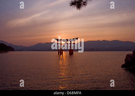 Torii, Itsukushima-Jinja, Miyajima, Hatsukaichi, Hiroshima, Japan Stockfoto