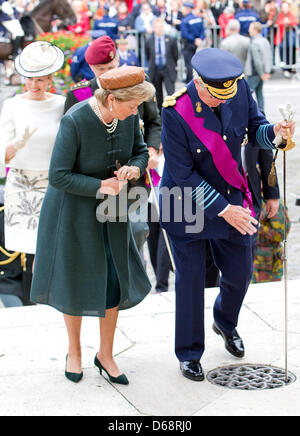 Besuchen Sie König Albert und Königin Paola von Belgien, gefolgt von Kronprinzessin Mathilde und Kronprinz Philippe, das Te Deum-Messe in St. Michael und St. Gudula Cathedral anlässlich Nationalfeiertag Belgiens in Brüssel, 21. Juli 2012. Foto: Patrick van Katwijk (Niederlande) Stockfoto