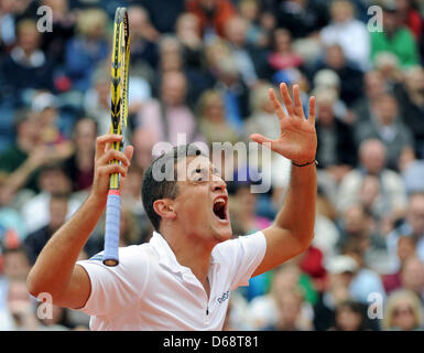 Spanischer Tennisspieler Nicolas Almagro schreit beim Halbfinalspiel gegen Monaco aus Argentinien auf der ATP World Tour 500 Turnier am Rothenbaum in Hamburg, Deutschland, 21. Juli 2012. Foto: ANGELIKA WARMUTH Stockfoto