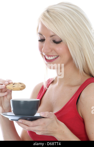 Sicher Glückliche junge blonde Frau, entspannend, das Trinken von Tee oder Kaffee, trug Helle rote Weste Top, isolierten weißen Hintergrund mit Freistellungspfad Stockfoto