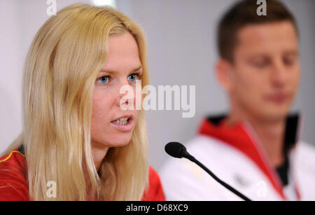 Britta Steffen spricht auf einer Pressekonferenz des deutschen Schwimmverbands im Olympic Trainingscenter in Hamburg, Deutschland, 23. Juli 2012. Foto: DANIEL REINHARDT Stockfoto