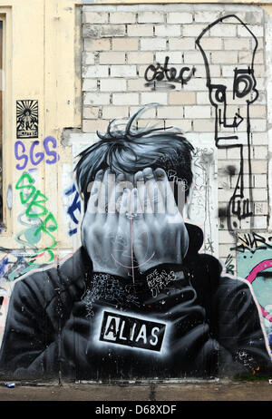 Blick auf ein Graffiti von Streetart-Künstler "Alias" in der Nähe von Revaler Straße in Berlin-Friedrichshain, Deutschland, 18. Juli 2012. Foto: Jens Kalaene Stockfoto