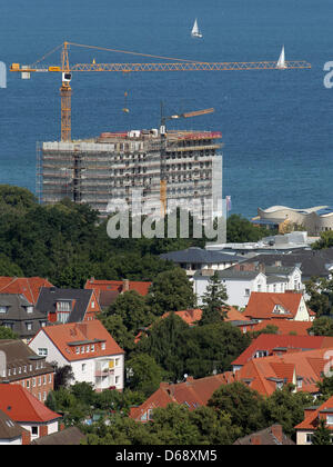 Anzeigen der "A-ja-Resort', die befindet sich im Aufbau, der Deutsche Seerederei Gruppe und Muttergesellschaft der Betreibergesellschaft des Hotel Neptun in Warnemünde bei Rostock, Deutschland, 23. Juli 2012. Foto: Bernd Wuestneck Stockfoto