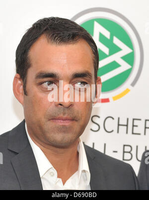 Neuer Sportdirektor des deutschen Fußball-Bundes (DFB) Robin Dutt besucht eine Pressekonferenz in Frankfurt Main, Deutschland, 25. Juli 2012. Die Ernennung der 47-jährige gilt als so etwas wie eine Überraschung sein. Dutt wird seine neue Aufgabe am 1. August 2012 mit einem Vertrag bis 2016 beginnen. Foto: FRANK KLEEFELDT Stockfoto