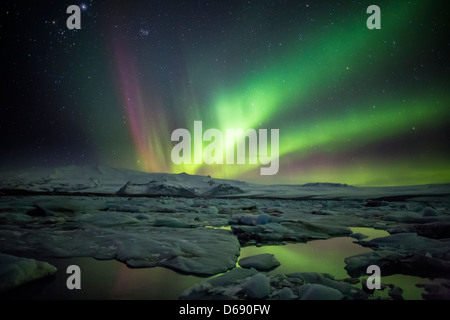 Aurora Borealis oder nördlichen leuchtet über dem Jökulsárlón, Island Stockfoto