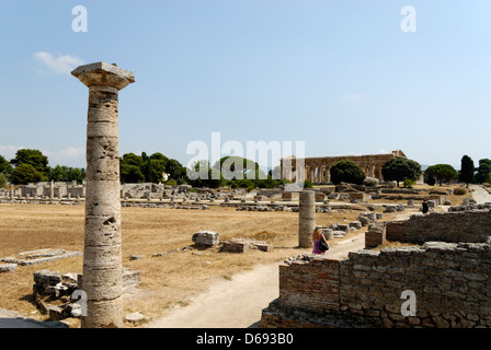 Paestum. Campania. Italien. Blick auf die Ausgrabungen der antiken Stadt Paestum. Stockfoto