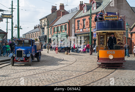 Historische Fahrzeuge bei Beamish Museum North East England UK Stockfoto