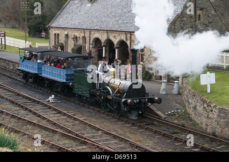 Replikat Planeten Dampfmaschine verlassen Rowley Bahnhof Beamish Museum Nord-Ost England UK Stockfoto