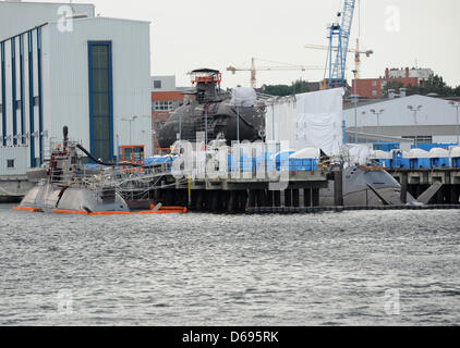 Blick auf drei u-Boote in den Räumlichkeiten der Werft Howaldtswerke-Deutsche Werft (HDW) in Kiel, Deutschland, 30. Juli 2012. Foto: Angelika Warmuth Stockfoto