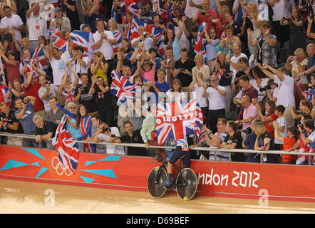 Großbritanniens Laura Trott feiert nach dem Gewinn der Frauen Team Streben nach Finale in London 2012 Olympische Spiele Track Cycling Wettbewerb, London, Großbritannien, 4. August 2012. Foto: Christian Charisius Dpa +++(c) Dpa - Bildfunk +++ Stockfoto