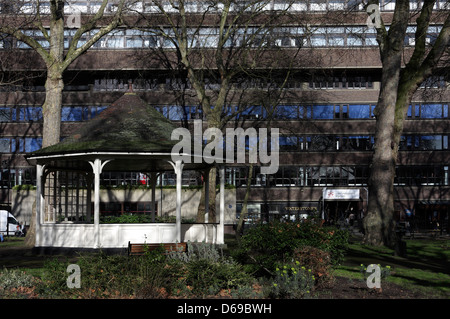 City University befindet sich hier in Northampton Square in London. Stockfoto