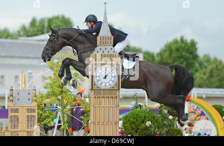 Ben Maher der Großbritannien-Fahrten, die "Tripple X" in der London 2012 Olympische Spiele Jumping Wettbewerb im Greenwich Park in London, Großbritannien, 5. August 2012 konkurriert. Foto: Jochen Luebke dpa Stockfoto