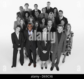 Porträt des multi-ethnischen Business Team zusammenstehen Stockfoto
