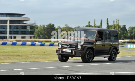 Mercedes AMG G63 auf dem richtigen Weg. Verrückt schnellen extreme Luxus off roader Stockfoto