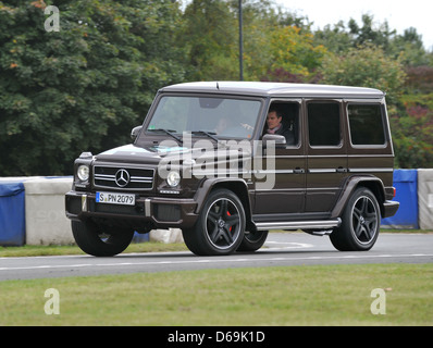 Mercedes AMG G63 auf dem richtigen Weg. Verrückt schnellen extreme Luxus off roader Stockfoto