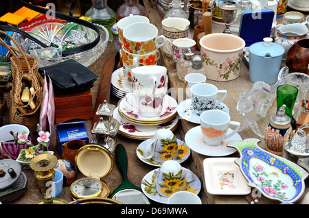 Ein zweiter hand Open-Air Markt Stall waren hautnah Stockfoto