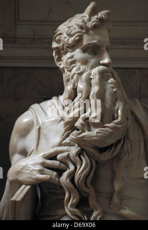 Moses. 1513-1515. Statue von Michelangelo (1475-1564). Marmor. San Pietro in Vincoli Kirche. Rom. Italien. Stockfoto